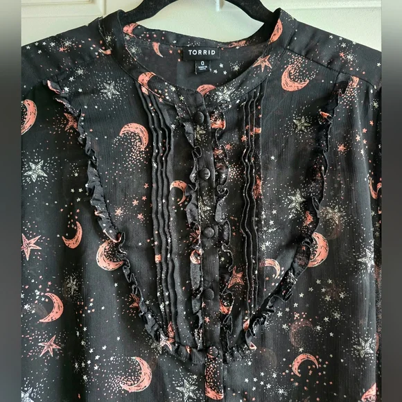 Torrid 0 Black Stars and Moon Print Chiffon Banded Top with Mandarin Collar- EUC - Picture 6 of 9
